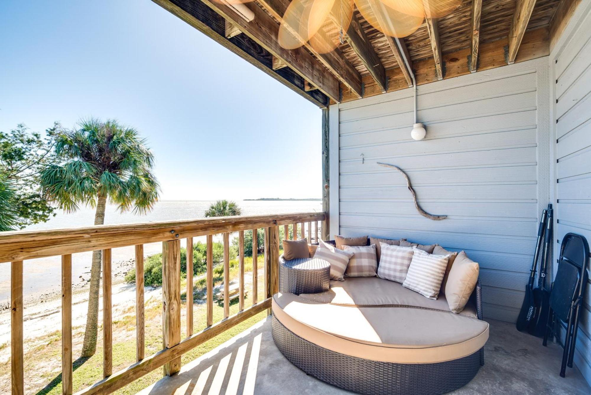 Cedar Key Condo With Balcony And Gulf Views! Ngoại thất bức ảnh